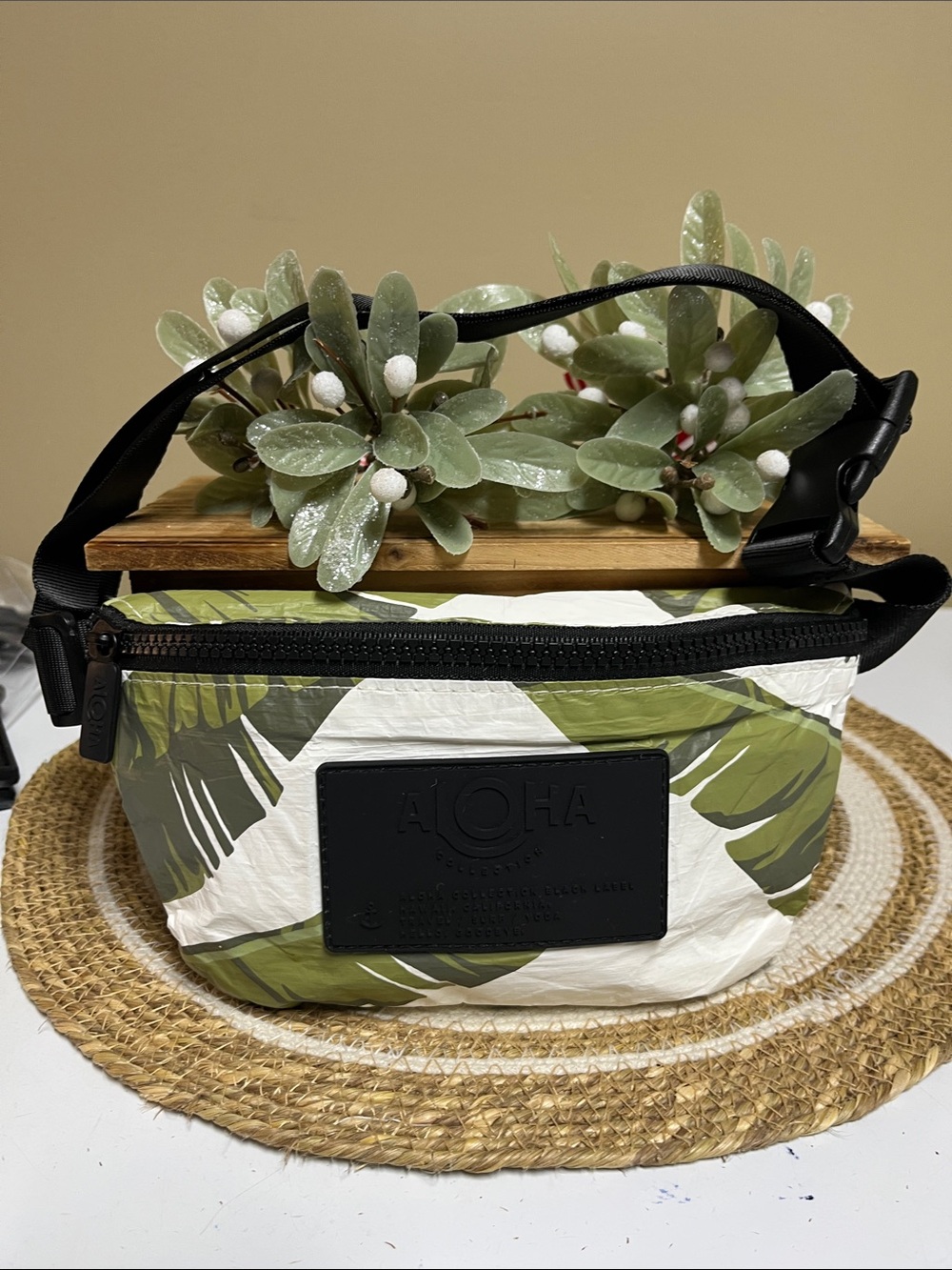 Aloha Collection Lu’au Mini Hip Pack in good new condition
